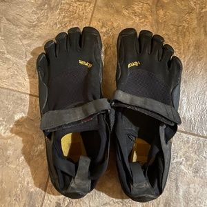 Vibrant waterproof hiking shoes